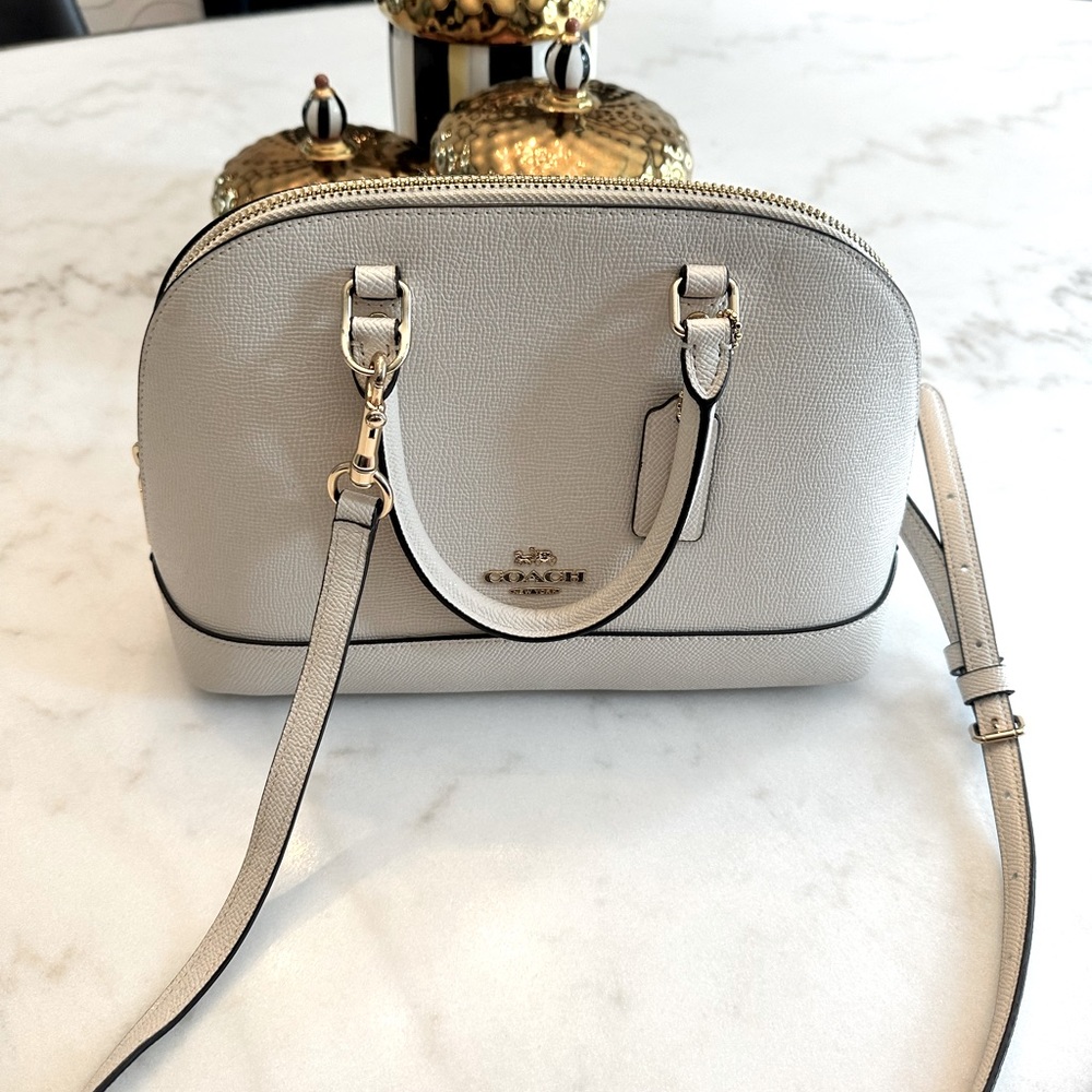 New coach purse! Perfect for summer in a cream colored pebbled leather.